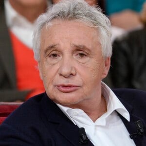 Michel Sardou - Enregistrement de l'émission " Vivement Dimanche " Spéciale Les enfants du Top 50, le 8 octobre 2014. L'émission sera diffusée le 12 Octobre 2014.