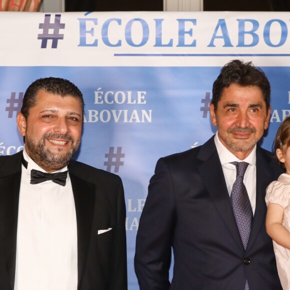 Evelyne Melkonian, Richard Findykian, Aram Ohanian, sa femme Adriana Karembeu et leur fille Nina Ohanian - Photocall de la soirée caritative organisée au Palais du Pharo, au profit de l'école arménienne Abovian. Marseille, le 26 octobre 2019. © Philippe Doignon / Bestimage