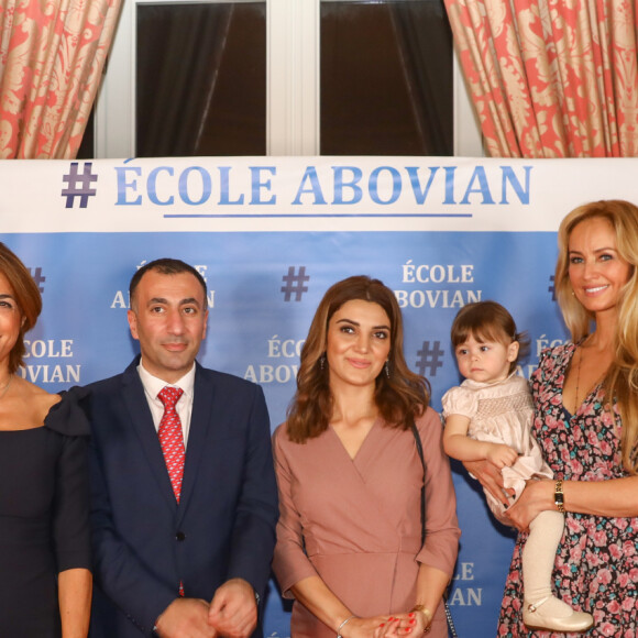 Aram Ohanian, Martine Vassal (présidente du conseil départemental des Bouches-du-Rhône), Karen Khurshudyan, Diana Gasparyan, Adriana Karembeu, sa fille Nina Ohanian et Richard Findykian - Photocall de la soirée caritative organisée au Palais du Pharo, au profit de l'école arménienne Abovian. Marseille, le 26 octobre 2019. © Philippe Doignon / Bestimage