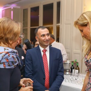 Martine Vassal (présidente du conseil départemental des Bouches-du-Rhône), Karen Khurshudyan, Aram Ohanian, sa femme Adriana Karembeu, leur fille Nina Ohanian et Richard Findykian - Photocall de la soirée caritative organisée au Palais du Pharo, au profit de l'école arménienne Abovian. Marseille, le 26 octobre 2019. © Philippe Doignon / Bestimage