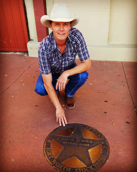 Ned LeDoux devant l'étoile de son père Chris LeDoux, photo Instagram.