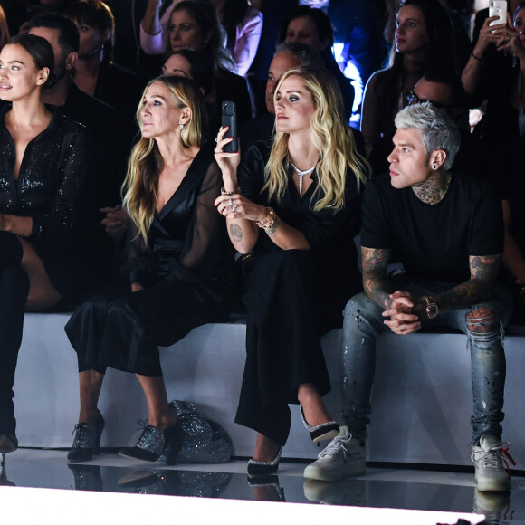 Bruna Marquezine, Irina Shayk, Sarah Jessica Parker, Chiara Ferragni et son mari Fedez assistent au défilé de mode Intimissimi White Cabaret "La Premiére" à Vérone en Italie, le 29 octobre 2019.