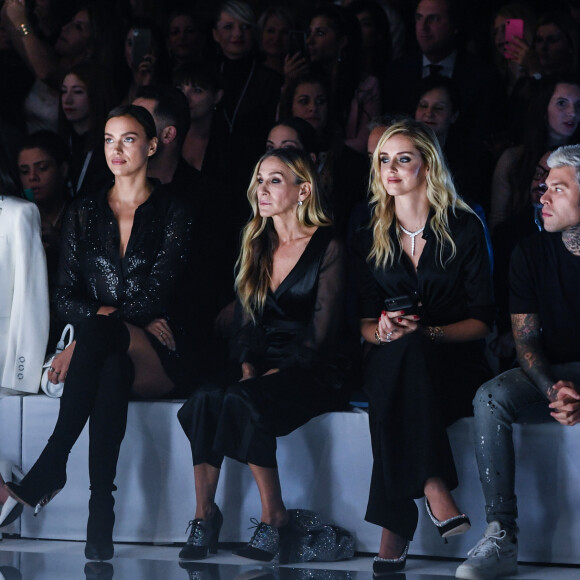 Bruna Marquezine, Irina Shayk, Sarah Jessica Parker, Chiara Ferragni et son mari Fedez assistent au défilé de mode Intimissimi White Cabaret "La Premiére" à Vérone en Italie, le 29 octobre 2019.