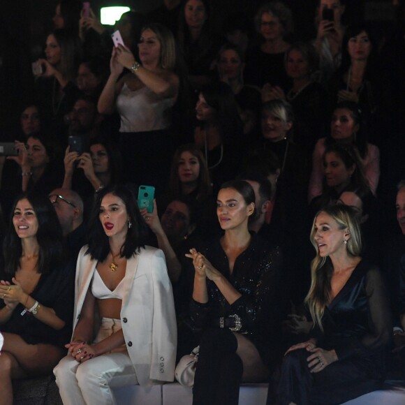 Bruna Marquezine, Irina Shayk, Sarah Jessica Parker, Chiara Ferragni et son mari Fedez assistent au défilé de mode Intimissimi White Cabaret "La Premiére" à Vérone en Italie, le 29 octobre 2019.