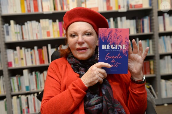 Exclusif - Régine dédicace son livre "Gueule de Nuit" à la librairie Albin Michel à Paris, le 21 novembre 2018. © Ramsamy Veeren/Bestimage