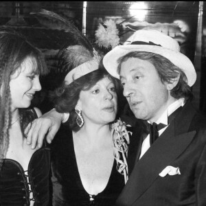 Archives - Jane Birkin, Serge Gainsbourg et Régine fêtent ensemble la nouvelle année. Le 4 janvier 1977.