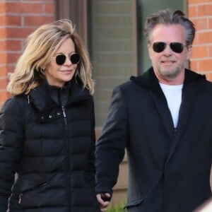 Exclusif - Meg Ryan et son compagnon John Mellencamp se baladent à New York le 22 mars 2018.