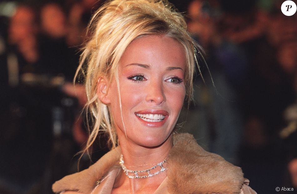 Ophélie Winter arrive aux 2e NRJ Music Awards. Cannes. Le ...