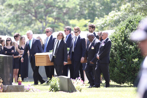 Joe Kennedy III, Paul Michael Hill, Conor Kennedy lors des obsèques de Saoirse Kennedy Hill au cimetière de Saint Francis Xaviers à Centerville, Massachusetts, Etats-Unis, le 5 août 2019.