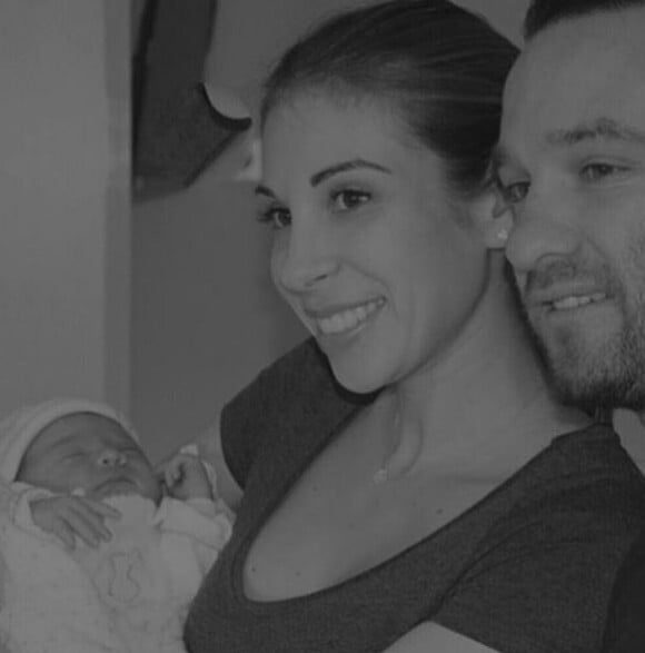 Mathieu Valbuena avec Fanny Lafon après la naissance de leur fille Léa, le 1er mars 2019.