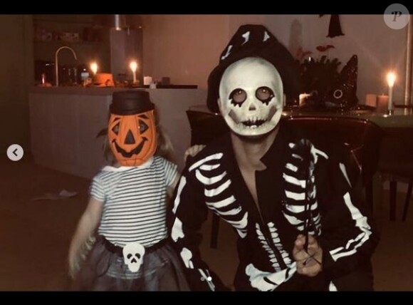Mathieu Valbuena avec sa fille Léa pour Halloween, le 1er novembre 2019.
