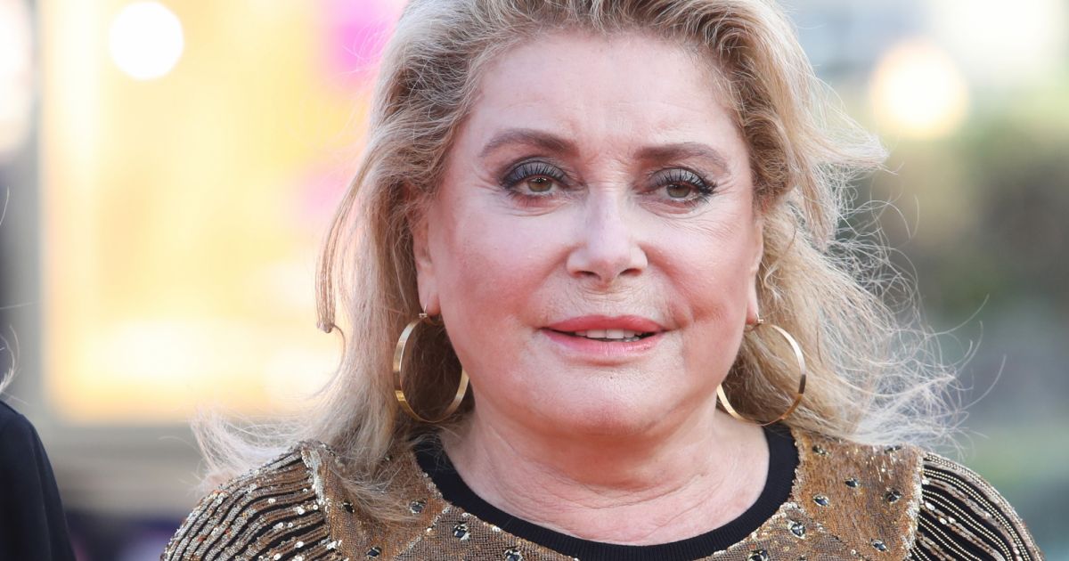 Catherine Deneuve Red Carpet De La Soir e De Cl ture Du 45 me 