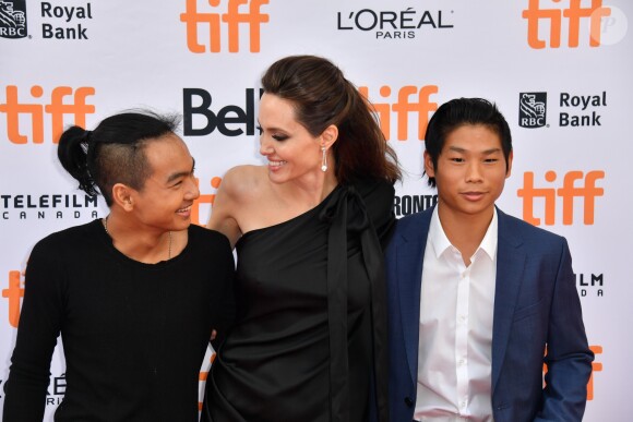 Angelina jolie avec ses enfants Pax et Maddox à la première de "First They Killed My Father" au Toronto International Film Festival 2017 (TIFF), le 11 septembre 2017.