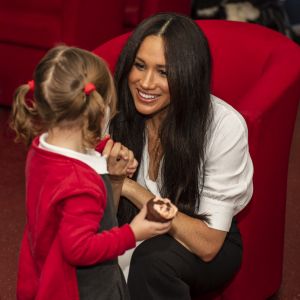 Meghan Markle et le prince Harry le mercredi 6 novembre 2019 au centre communautaire de Broom Farm, près de Windsor. Visite matinale inattendue où la duchesse a évoqué son fils Archie (6 mois).