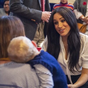 Meghan Markle et le prince Harry le mercredi 6 novembre 2019 au centre communautaire de Broom Farm, près de Windsor. Visite matinale inattendue où la duchesse a évoqué son fils Archie (6 mois).