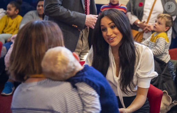 Meghan Markle et le prince Harry le mercredi 6 novembre 2019 au centre communautaire de Broom Farm, près de Windsor. Visite matinale inattendue où la duchesse a évoqué son fils Archie (6 mois).