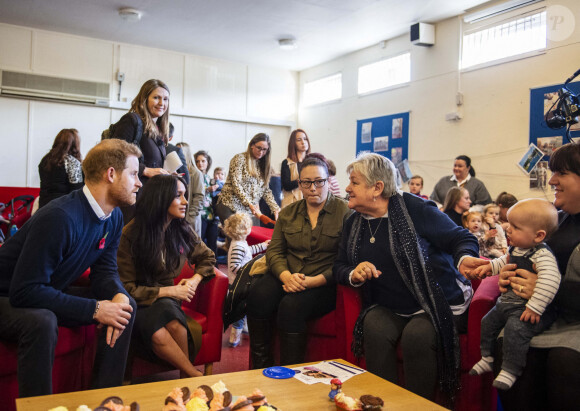 Meghan Markle et le prince Harry le mercredi 6 novembre 2019 au centre communautaire de Broom Farm, près de Windsor. Visite matinale inattendue où la duchesse a évoqué son fils Archie (6 mois).