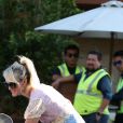 Laeticia Hallyday avec sa fille Jade - Le prince Emmanuel-Philibert de Savoie est au volant de la voiture "Shelby Cobra" sport de Johnny avec Laeticia Hallyday direction le restaurant SoHo House de Malibu en famille à Los Angeles, le 3 novembre 2019.