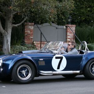 Le prince Emmanuel-Philibert de Savoie avec Jade Hallyday - Le prince Emmanuel-Philibert de Savoie est au volant de la voiture "Shelby Cobra" sport de Johnny avec Laeticia Hallyday direction le restaurant SoHo House de Malibu en famille à Los Angeles, le 3 novembre 2019.