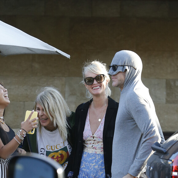 Le prince Emmanuel-Philibert de Savoie avec Laeticia Hallyday, ses filles Jade et Joy, sa mère Françoise Thibaut - Le prince Emmanuel-Philibert de Savoie est au volant de la voiture "Shelby Cobra" sport de Johnny avec Laeticia Hallyday direction le restaurant SoHo House de Malibu en famille à Los Angeles, le 3 novembre 2019.