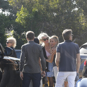 Laeticia Hallyday, le prince Emmanuel-Philibert de Savoie, Jade et Joy Hallyday avec Grégory Boudou (le frère de Laeticia) et des amis (dont Christina) - Le prince Emmanuel-Philibert de Savoie est au volant de la voiture "Shelby Cobra" sport de Johnny avec Laeticia Hallyday direction le restaurant SoHo House de Malibu en famille à Los Angeles, le 3 novembre 2019.