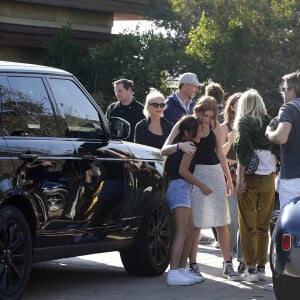 Laeticia Hallyday, le prince Emmanuel-Philibert de Savoie, Jade et Joy Hallyday avec Grégory Boudou (le frère de Laeticia) et des amis (dont Christina) - Le prince Emmanuel-Philibert de Savoie est au volant de la voiture "Shelby Cobra" sport de Johnny avec Laeticia Hallyday direction le restaurant SoHo House de Malibu en famille à Los Angeles, le 3 novembre 2019.