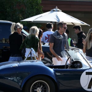 Laeticia Hallyday, le prince Emmanuel-Philibert de Savoie, Jade et Joy Hallyday avec Grégory Boudou (le frère de Laeticia) et des amis (dont Christina) - Le prince Emmanuel-Philibert de Savoie est au volant de la voiture "Shelby Cobra" sport de Johnny avec Laeticia Hallyday direction le restaurant SoHo House de Malibu en famille à Los Angeles, le 3 novembre 2019.