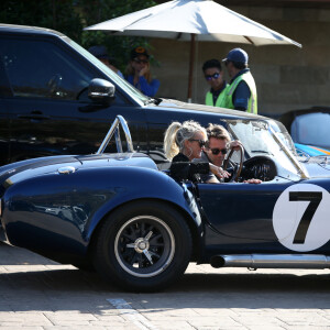 Le prince Emmanuel-Philibert de Savoie et Laeticia Hallyday - Le prince Emmanuel-Philibert de Savoie est au volant de la voiture "Shelby Cobra" sport de Johnny avec Laeticia Hallyday direction le restaurant SoHo House de Malibu en famille à Los Angeles, le 3 novembre 2019.