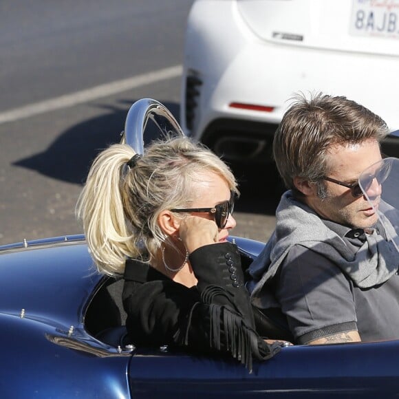 Le prince Emmanuel-Philibert de Savoie et Laeticia Hallyday - Le prince Emmanuel-Philibert de Savoie est au volant de la voiture "Shelby Cobra" sport de Johnny avec Laeticia Hallyday direction le restaurant SoHo House de Malibu en famille à Los Angeles, le 3 novembre 2019.