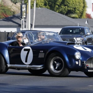 Le prince Emmanuel-Philibert de Savoie et Laeticia Hallyday - Le prince Emmanuel-Philibert de Savoie est au volant de la voiture "Shelby Cobra" sport de Johnny avec Laeticia Hallyday direction le restaurant SoHo House de Malibu en famille à Los Angeles, le 3 novembre 2019.