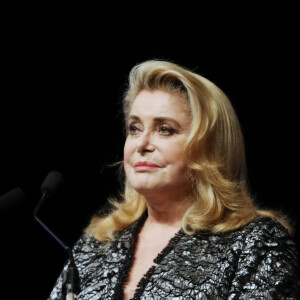 Catherine Deneuve (Présidente du jury) - Cérémonie d'hommage à l'acteur J. Depp pour l'ensemble de sa carrière juste avant la projection du film "Waiting For The Barbarians" lors du 45ème festival du Cinéma Américain de Deauville le 8 septembre 2019. J. Depp a reçu un prix, remis par la Présidente du jury C. Deneuve. © Denis Guignebourg/Bestimage