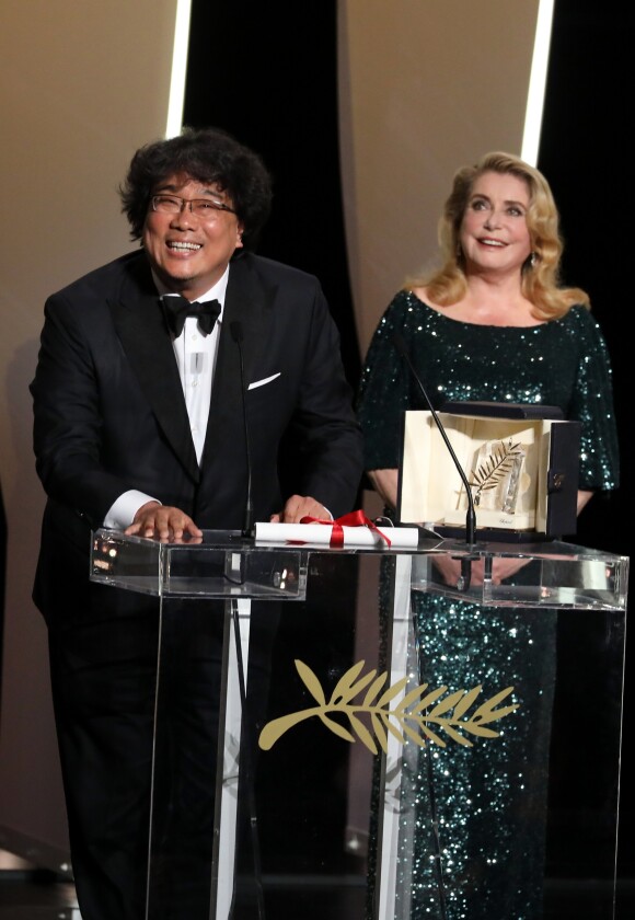 Bong Joon-ho (Palme d'Or pour le film Parasite), Catherine Deneuve (habillée en Celine par Hedi Slimane) - Cérémonie de clôture du 72ème Festival International du Film de Cannes. Le 25 mai 2019 © Borde-Jacovides-Moreau / Bestimage