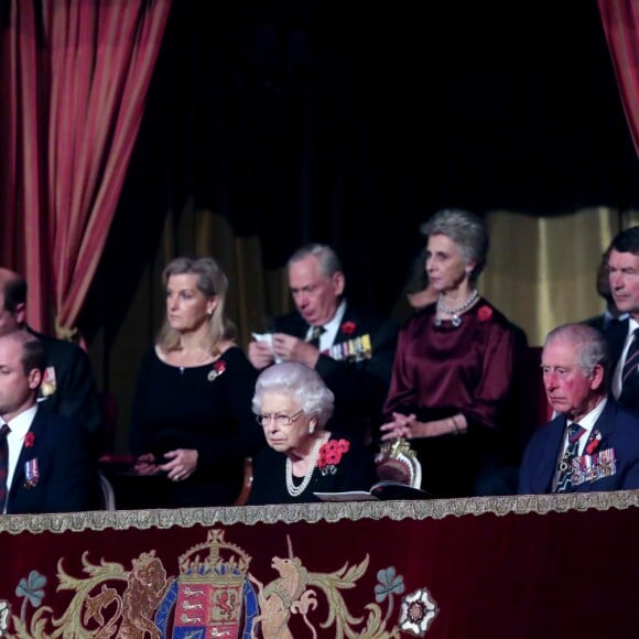 Le prince William, duc de Cambridge, et Catherine (Kate) Middleton, duchesse de Cambridge, le prince Edward, comte de Wessex, Sophie Rhys-Jones, comtesse de Wessex, le prince Richard, duc de Gloucester, Birgitte Eva van Deurs, duchesse de Gloucester, la reine Elisabeth II d'Angleterre, Peter Phillips, la princesse Anne, le prince Charles, prince de Galles, et Camilla Parker Bowles, duchesse de Cornouailles - La famille royale assiste au Royal British Legion Festival of Remembrance au Royal Albert Hall à Kensington, Londres, le 9 novembre 2019.