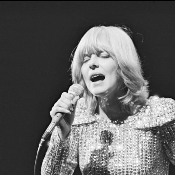 Archives - France Gall sur scène lors du spectacle "Starmania". Paris. Le 4 avril 1979.