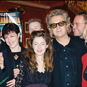 Archives - Lewis Furey, Isabelle Boulay, Luc Plamondon le soir de la 500e représentation de "Starmania". Palais des congrès. Le 27 octobre 1995.