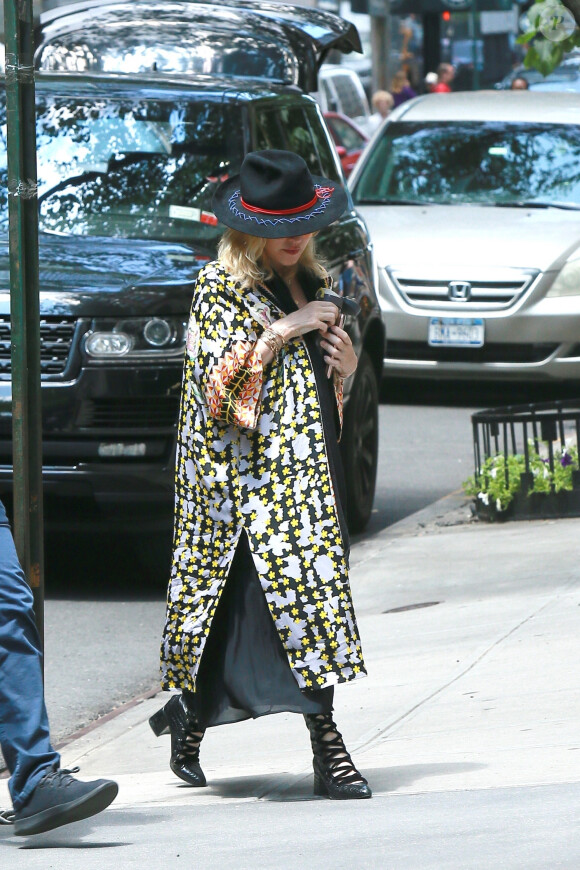 Exclusif - Madonna quitte le Centre Kabbalah dans le quartier de Manhattan à New York. La chanteuse est escortée par ses garde du corps, le 22 juin 2019.