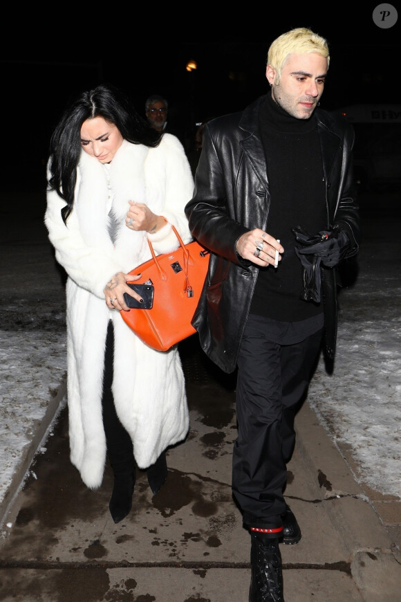 Exclusif - Demi Lovato et son compagnon Henri Levy sortent d'un dîner en amoureux à Aspen le 2 janvier 2019.