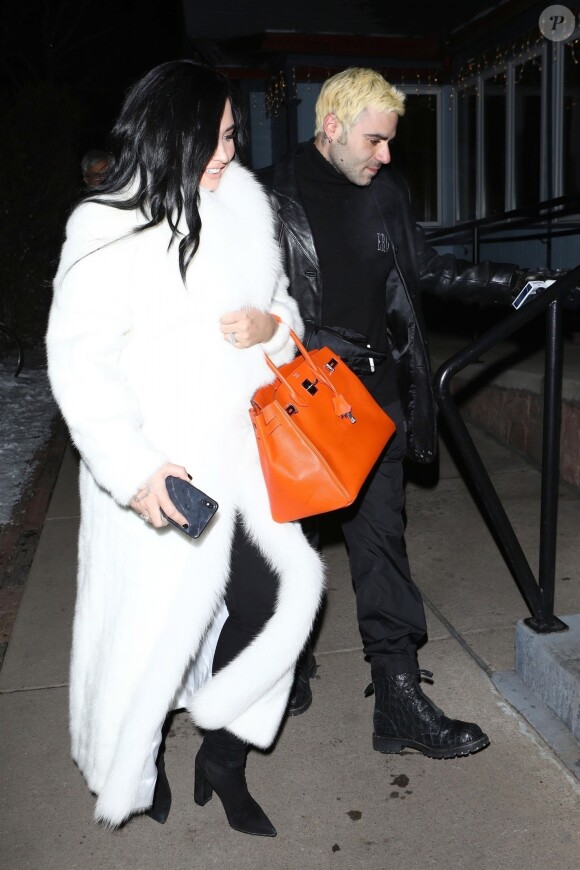 Exclusif - Demi Lovato et son compagnon Henri Levy sortent d'un dîner en amoureux à Aspen le 2 janvier 2019.