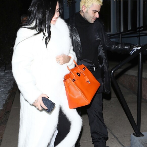 Exclusif - Demi Lovato et son compagnon Henri Levy sortent d'un dîner en amoureux à Aspen le 2 janvier 2019.