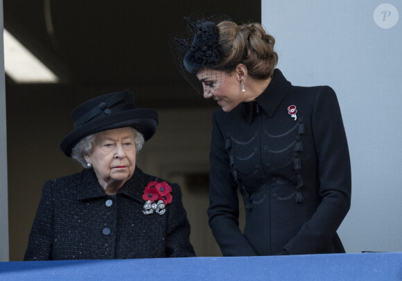 La reine Elisabeth II d'Angleterre, Kate Middleton, duchesse de Cambridge - La famille royale d'Angleterre lors du National Service of Remembrance à Londres le 10 novembre 2019.