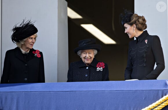 Camilla Parker Bowles, duchesse de Cornouailles, La reine Elisabeth II d'Angleterre, Catherine (Kate) Middleton, duchesse de Cambridge - La famille royale d'Angleterre lors du National Service of Remembrance à Londres le 10 novembre 2019.