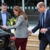 Kate Middleton : Accident de chaussure en pleine visite royale, elle en rit ! Kate Middleton : Accident de chaussure en pleine visite royale, elle en rit !