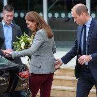 Kate Middleton : Accident de chaussure en pleine visite royale, elle en rit !