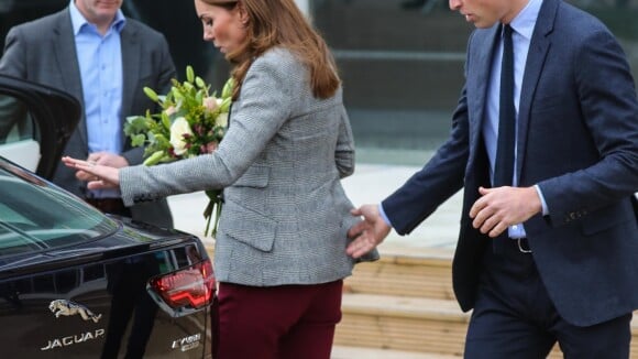 Kate Middleton : Accident de chaussure en pleine visite royale, elle en rit !