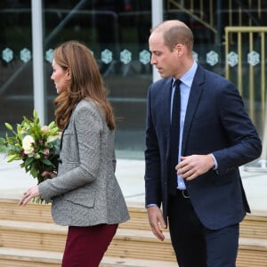 Kate Middleton et le prince William lors de l'événement organisé par l'association "Shout" pour le lancement de leur nouveau système de volontariat au théâtre "Troubadour White City" à Londres, le 12 novembre 2019.