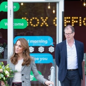 Kate Middleton et le prince William lors de l'événement organisé par l'association "Shout" pour le lancement de leur nouveau système de volontariat au théâtre "Troubadour White City" à Londres, le 12 novembre 2019.