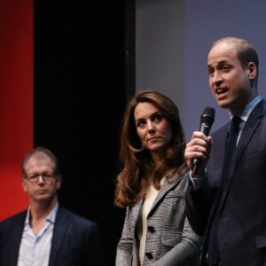 Kate Middleton et le prince William lors de l'événement organisé par l'association "Shout" pour le lancement de leur nouveau système de volontariat au théâtre "Troubadour White City" à Londres, le 12 novembre 2019.