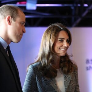 Kate Middleton et le prince William lors de l'événement organisé par l'association "Shout" pour le lancement de leur nouveau système de volontariat au théâtre "Troubadour White City" à Londres, le 12 novembre 2019.