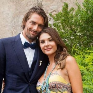 Camille Lacourt et Alice Detollenaere lors d'un mariage. Photo publiée sur Instagram le 6 août 2019.