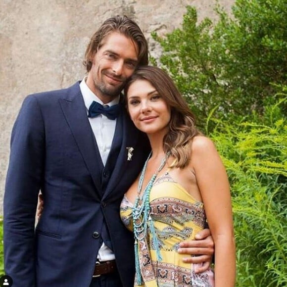 Camille Lacourt et Alice Detollenaere lors d'un mariage. Photo publiée sur Instagram le 6 août 2019.